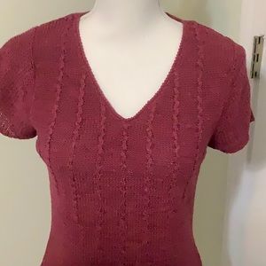 AUGUST SILK S/S deep rose V neck sweater small